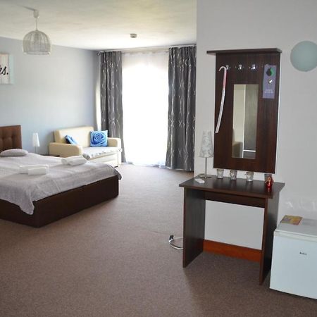 Hotel Tenis Хжастовице Екстериор снимка