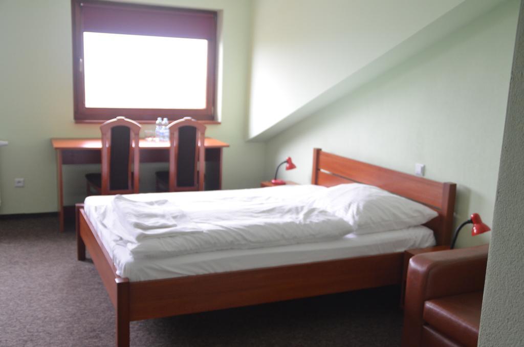 Hotel Tenis Хжастовице Стая снимка