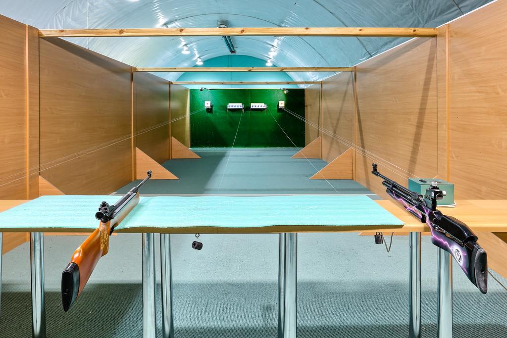 Hotel Tenis Хжастовице Екстериор снимка