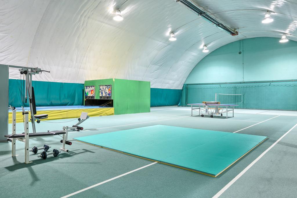 Hotel Tenis Хжастовице Екстериор снимка