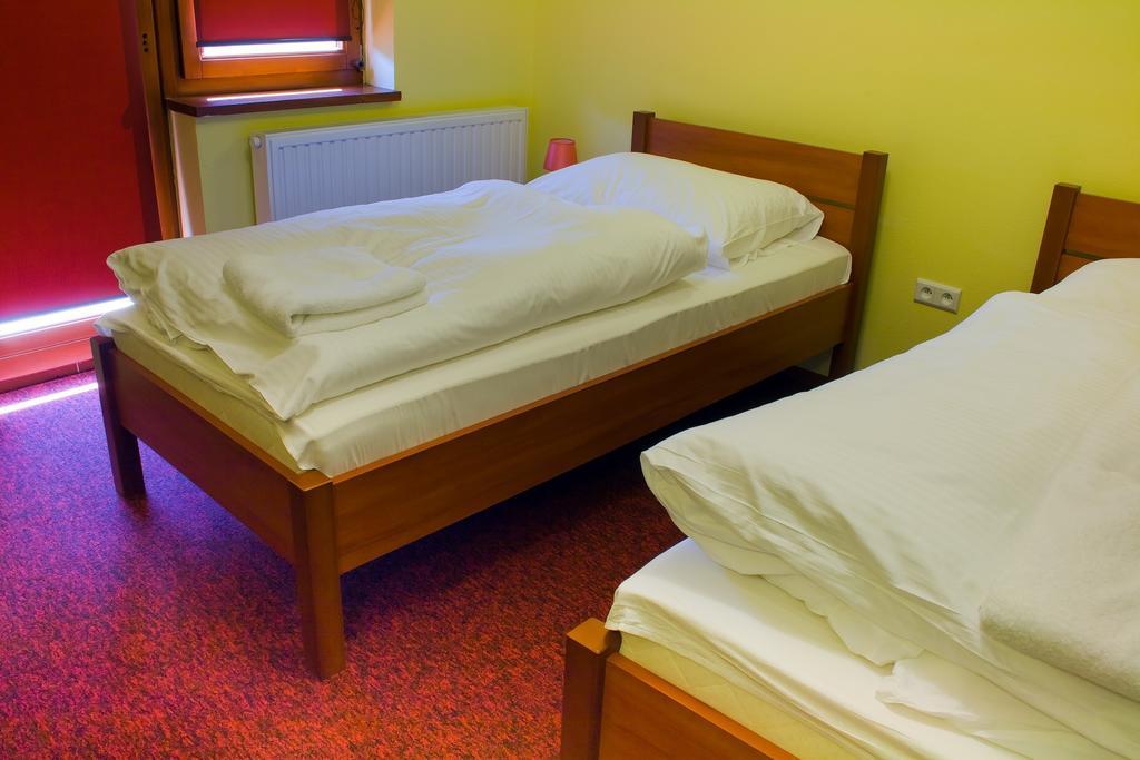 Hotel Tenis Хжастовице Стая снимка