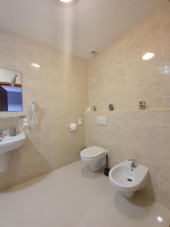 Hotel Tenis Хжастовице Екстериор снимка